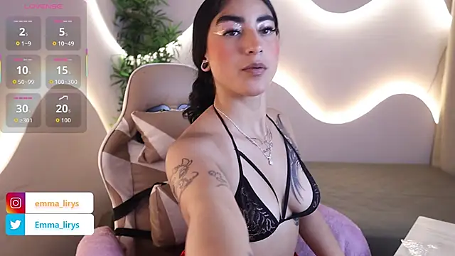 Snapshot of Emma_and_Issac chatting on 11.12.25 Emma and Issac online show from 11.12.25