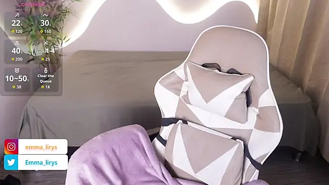 Snapshot of Emma_and_Issac chatting on 11.21.25 Emma and Issac online show from 11.21.25