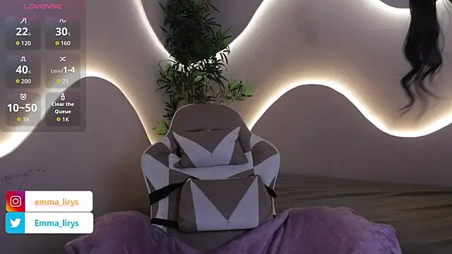 Snapshot of Emma_and_Issac chatting on 11.24.25 Emma and Issac online show from 11.24.25