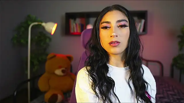 Snapshot of Emma_and_Issac chatting on 12.03.25 Emma and Issac online show from 12.03.25