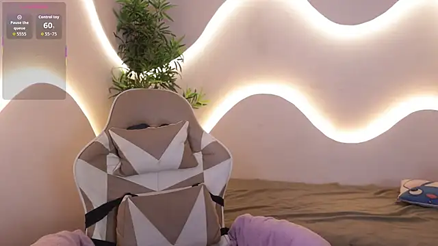 Snapshot of Emma_and_Issac chatting on 12.15.25 Emma and Issac online show from 12.15.25