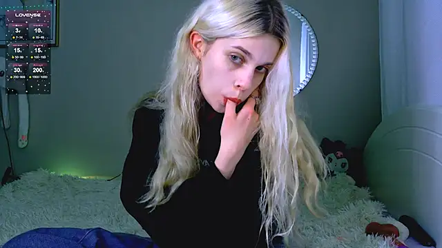 Snapshot of carmen_crybaby chatting on 11.01.25 carmen crybaby online show from 11.01.25