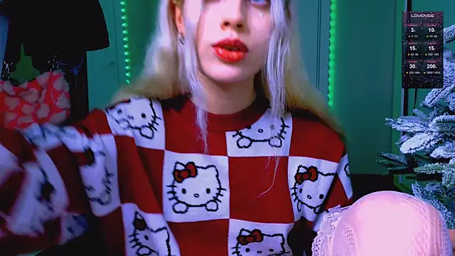 Snapshot of carmen_crybaby chatting on 12.15.25 carmen crybaby online show from 12.15.25