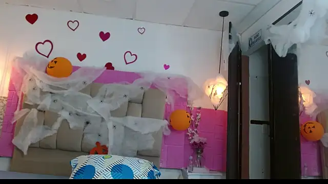 Snapshot of Damary_Leon chatting on 10.27.25 Damary Leon online show from 10.27.25