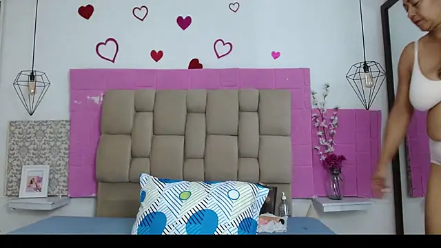 Snapshot of Damary_Leon chatting on 12.01.25 Damary Leon online show from 12.01.25