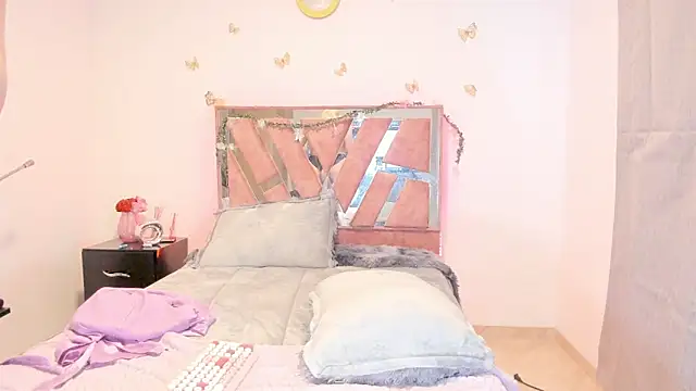 Snapshot of Ella_Lenox chatting on 12.03.25 Ella Lenox online show from 12.03.25