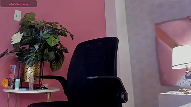 RoxyReign online show from 09.28.25