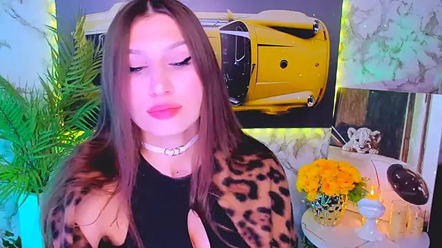 Snapshot of Mollyinyourmind chatting on 10.22.25 Mollyinyourmind online show from 10.22.25