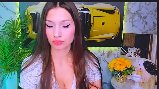 Snapshot of Mollyinyourmind chatting on 10.26.25 Mollyinyourmind online show from 10.26.25