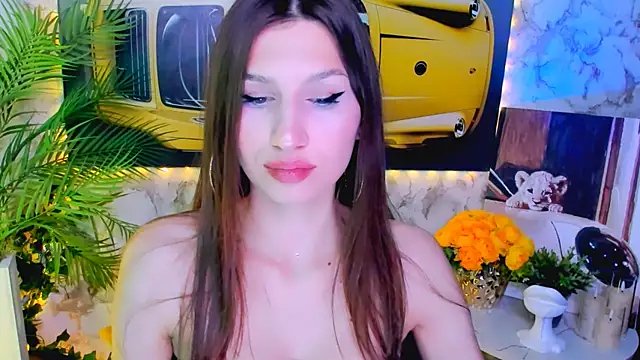 Snapshot of Mollyinyourmind chatting on 11.04.25 Mollyinyourmind online show from 11.04.25