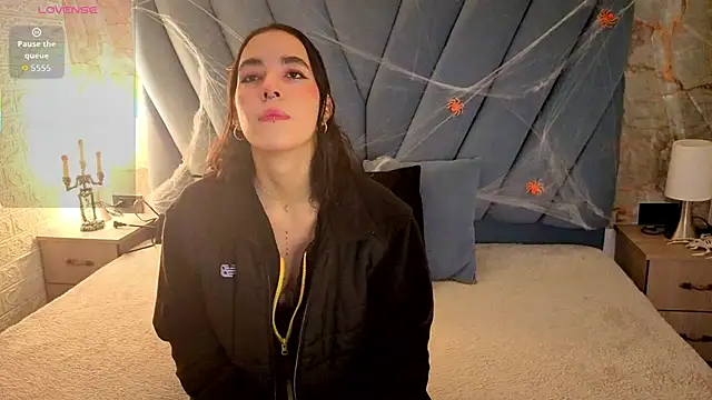 violett  golden online show from 10.14.25