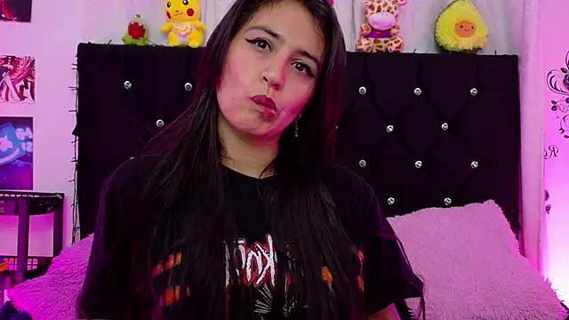 Snapshot of queen_smiley chatting on 10.14.25 queen smiley online show from 10.14.25