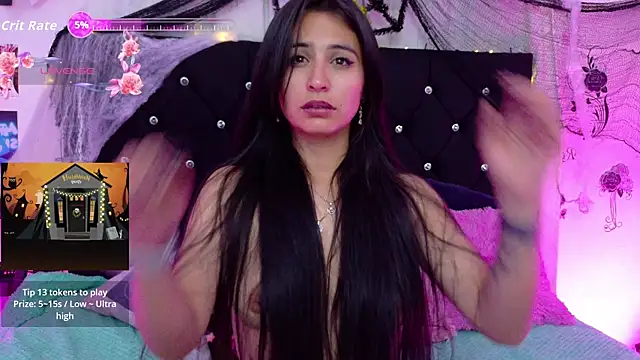 Snapshot of queen_smiley chatting on 10.31.25 queen smiley online show from 10.31.25