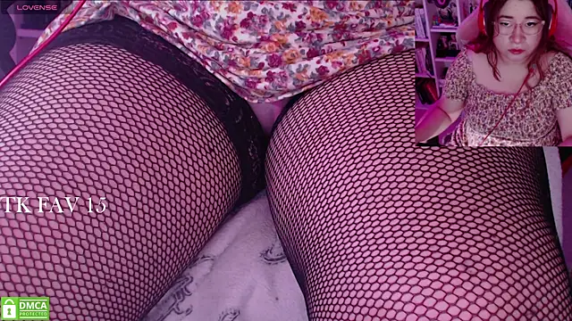 Snapshot of Pink_girl0n chatting on 11.28.25 Pink girl0n online show from 11.28.25