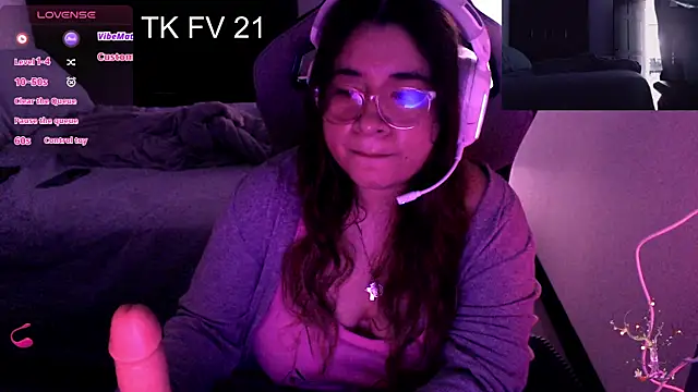 Snapshot of Pink_girl0n chatting on 12.16.25 Pink girl0n online show from 12.16.25