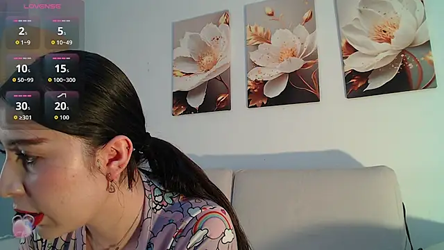 Snapshot of Violet_tay1 chatting on 11.13.25 Violet tay1 online show from 11.13.25