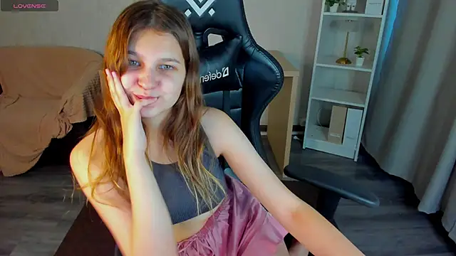 Snapshot of Elle_Ellise chatting on 11.08.25 Elle Ellise online show from 11.08.25