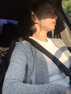 Reina Cummings online show from 09.09.25