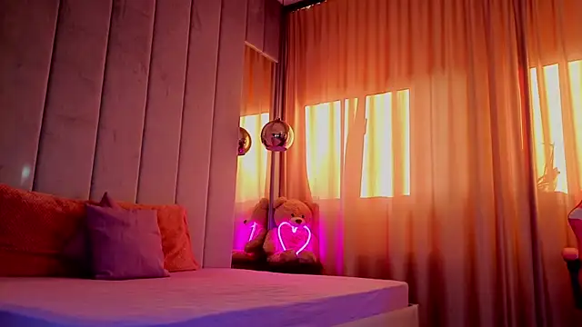 Reina Cummings online show from 10.24.25