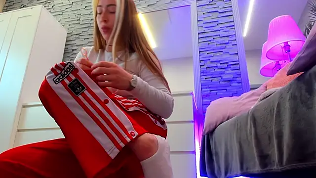 Reina Cummings online show from 04.09.26