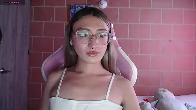 Snapshot of Andrea_camilaaa chatting on 09.10.25 Andrea camilaaa online show from 09.10.25