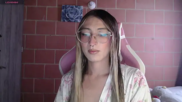 Snapshot of Andrea_camilaaa chatting on 10.10.25 Andrea camilaaa online show from 10.10.25