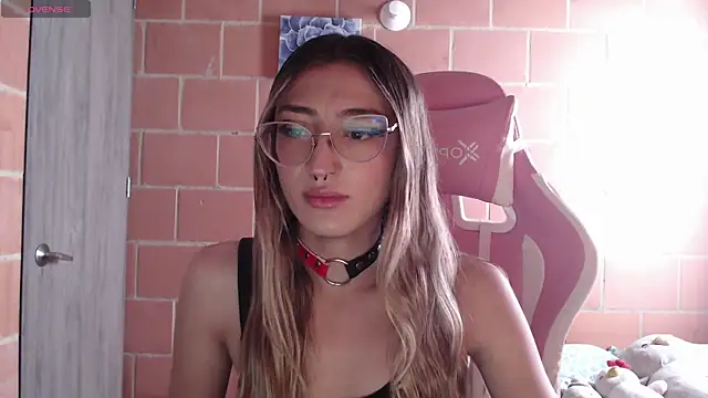 Snapshot of Andrea_camilaaa chatting on 11.23.25 Andrea camilaaa online show from 11.23.25