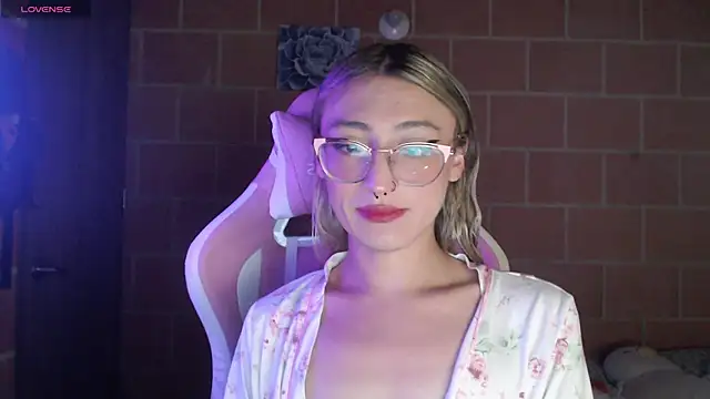 Snapshot of Andrea_camilaaa chatting on 04.15.26 Andrea camilaaa online show from 04.15.26