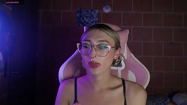 Snapshot of Andrea_camilaaa chatting on 04.21.26 Andrea camilaaa online show from 04.21.26