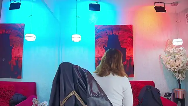 Snapshot of Valery_milleer chatting on 10.27.25 Valery milleer online show from 10.27.25