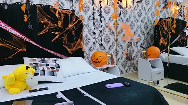 Snapshot of Angelique_Angell chatting on 10.26.25 Angelique Angell online show from 10.26.25