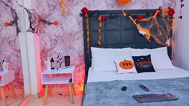 Snapshot of Angelique_Angell chatting on 11.02.25 Angelique Angell online show from 11.02.25