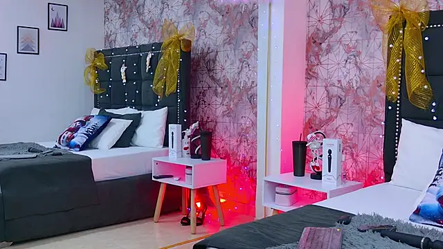 Snapshot of Angelique_Angell chatting on 11.29.25 Angelique Angell online show from 11.29.25