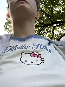 Snapshot of raen001 chatting on 09.11.25 raen001 online show from 09.11.25