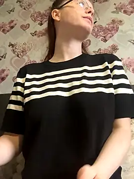 Snapshot of raen001 chatting on 11.05.25 raen001 online show from 11.05.25