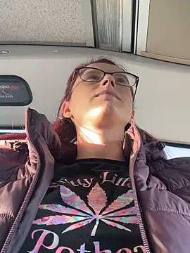 Snapshot of raen001 chatting on 11.28.25 raen001 online show from 11.28.25