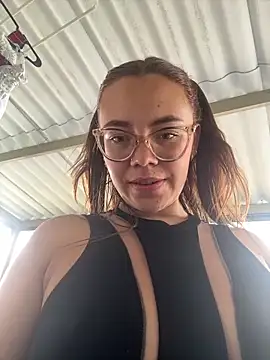 Snapshot of AlissonPeach01 chatting on 09.12.25 AlissonPeach01 online show from 09.12.25