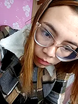 Snapshot of AlissonPeach01 chatting on 11.05.25 AlissonPeach01 online show from 11.05.25