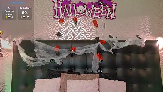 Sharonevanss  online show from 10.25.25