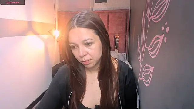 Snapshot of Isa_Thompson__ chatting on 09.12.25 Isa Thompson online show from 09.12.25