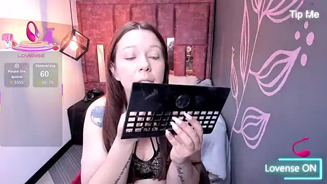 Snapshot of Isa_Thompson__ chatting on 09.25.25 Isa Thompson online show from 09.25.25