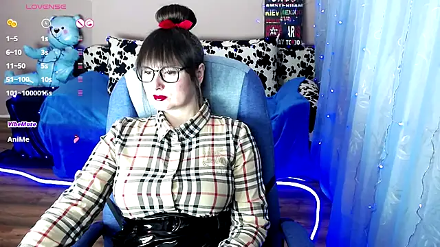 Snapshot of MilaRay chatting on 12.11.24 MilaRay online show from 12.11.24