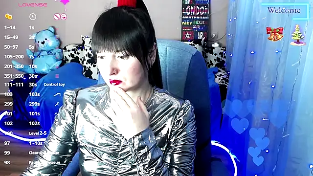 Snapshot of MilaRay chatting on 12.20.24 MilaRay online show from 12.20.24