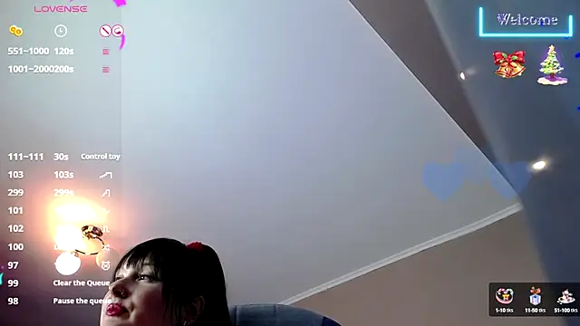 Snapshot of MilaRay chatting on 12.20.24 MilaRay online show from 12.20.24