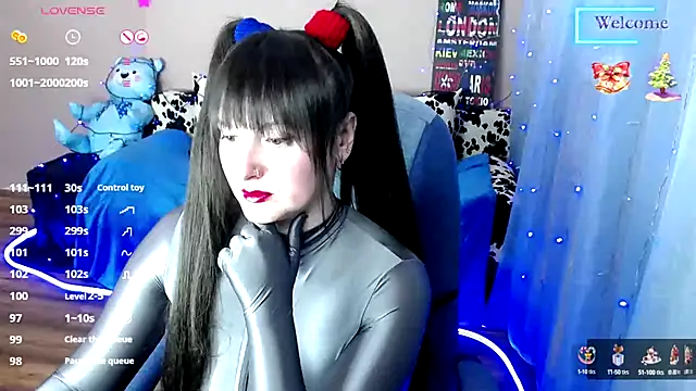 Snapshot of MilaRay chatting on 12.25.24 MilaRay online show from 12.25.24