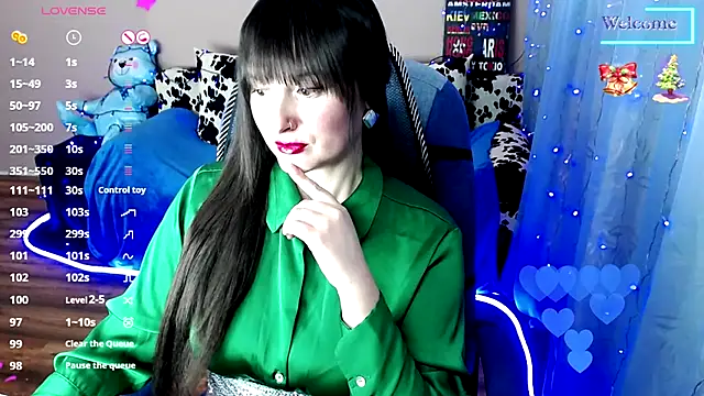 Snapshot of MilaRay chatting on 12.27.24 MilaRay online show from 12.27.24