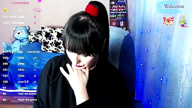 Snapshot of MilaRay chatting on 01.03.25 MilaRay online show from 01.03.25