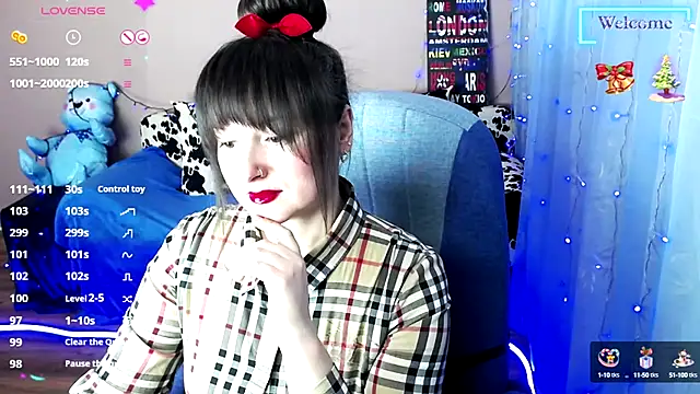 Snapshot of MilaRay chatting on 02.06.25 MilaRay online show from 02.06.25