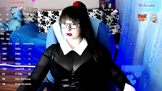 Snapshot of MilaRay chatting on 02.07.25 MilaRay online show from 02.07.25