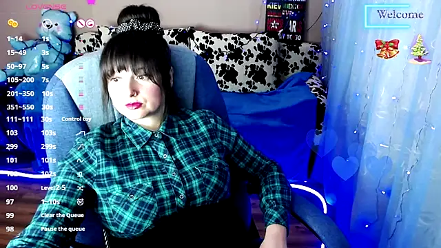 Snapshot of MilaRay chatting on 02.20.25 MilaRay online show from 02.20.25